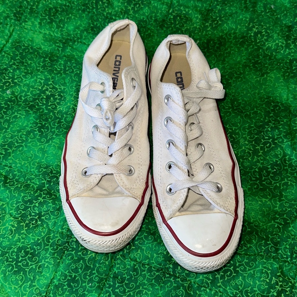 White Converse Women’s size 6